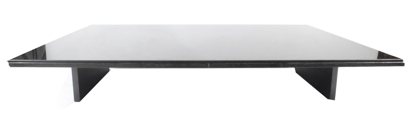 Mesa de centro com base de madeira e tampo de vidro. Design moderno. - foto 2 de 6