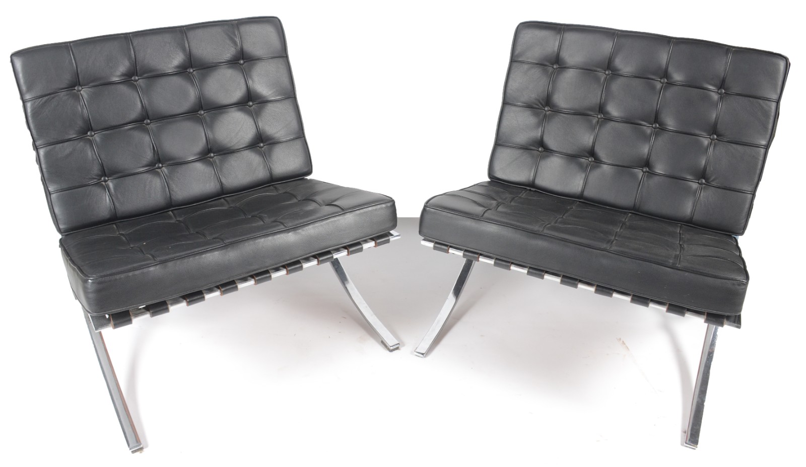 Par de poltronas "Barcelona" fabricadas pela loja Forma, em metal e... - foto 1 de 6