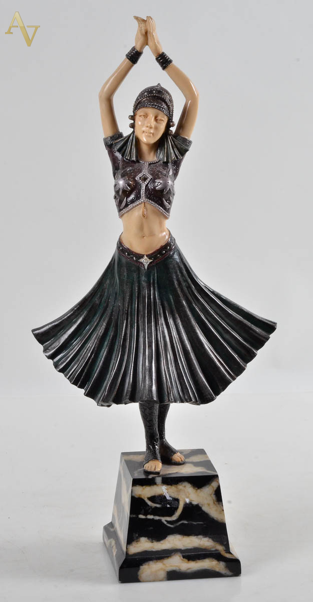 Estatueta de resina repres.bailarina, cópia de CHIPARUS, alt.51cm