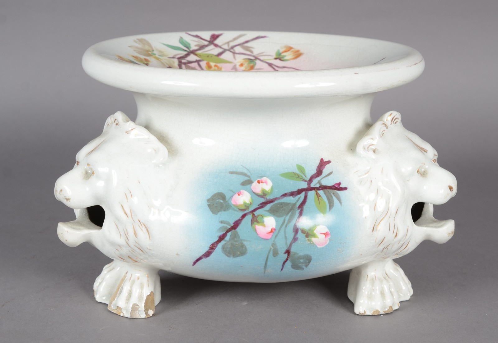 Escarradeira de porcelana europeia decoradas com ramos florais em... - foto 2 de 8