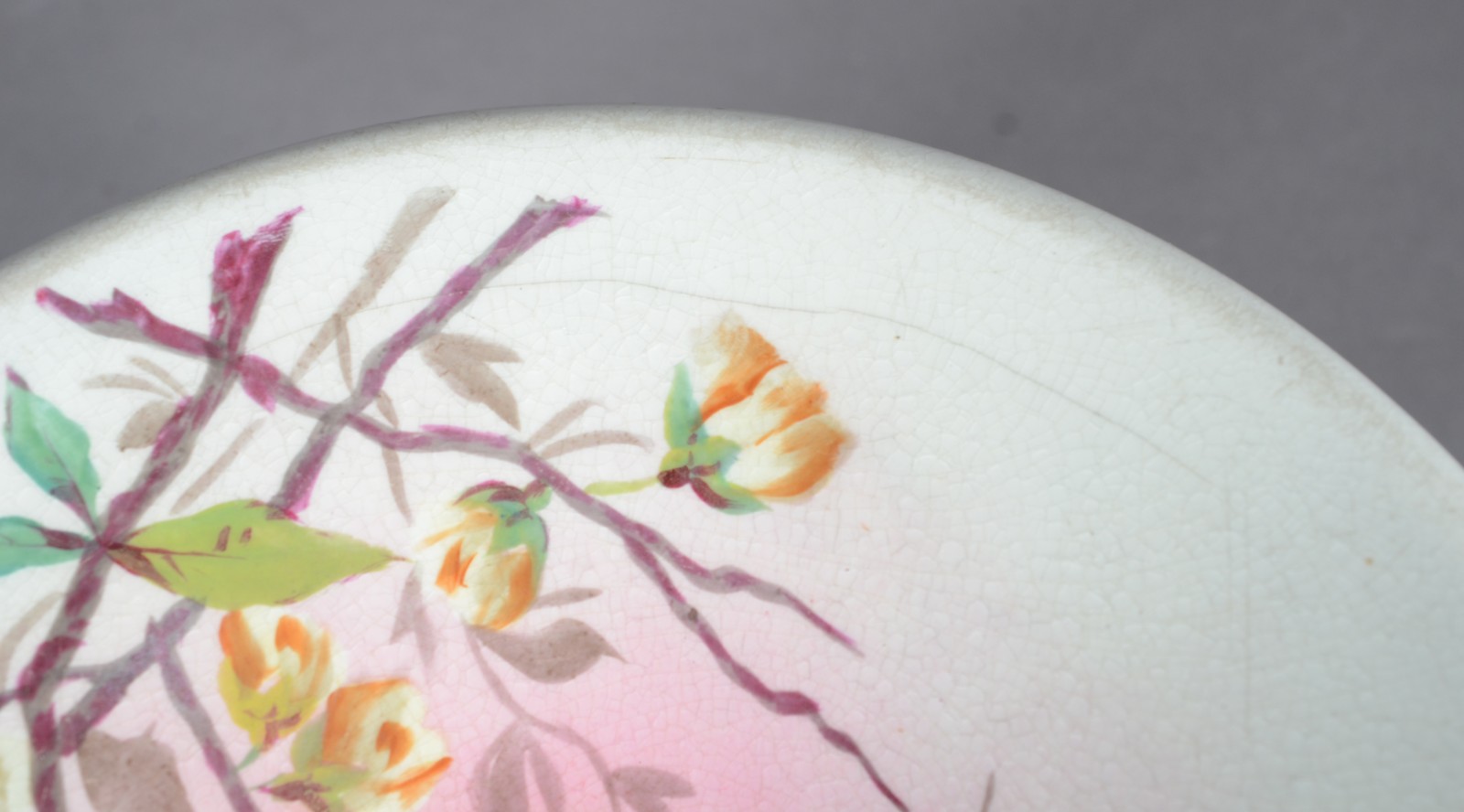 Escarradeira de porcelana europeia decoradas com ramos florais em... - foto 8 de 8