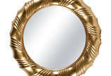 Espelho de cristal bisotado oval, moldura de ma... - Espelho de cristal bisotado oval, moldura de madeira lavada com listras em dourado. cir. externa. 81cm.