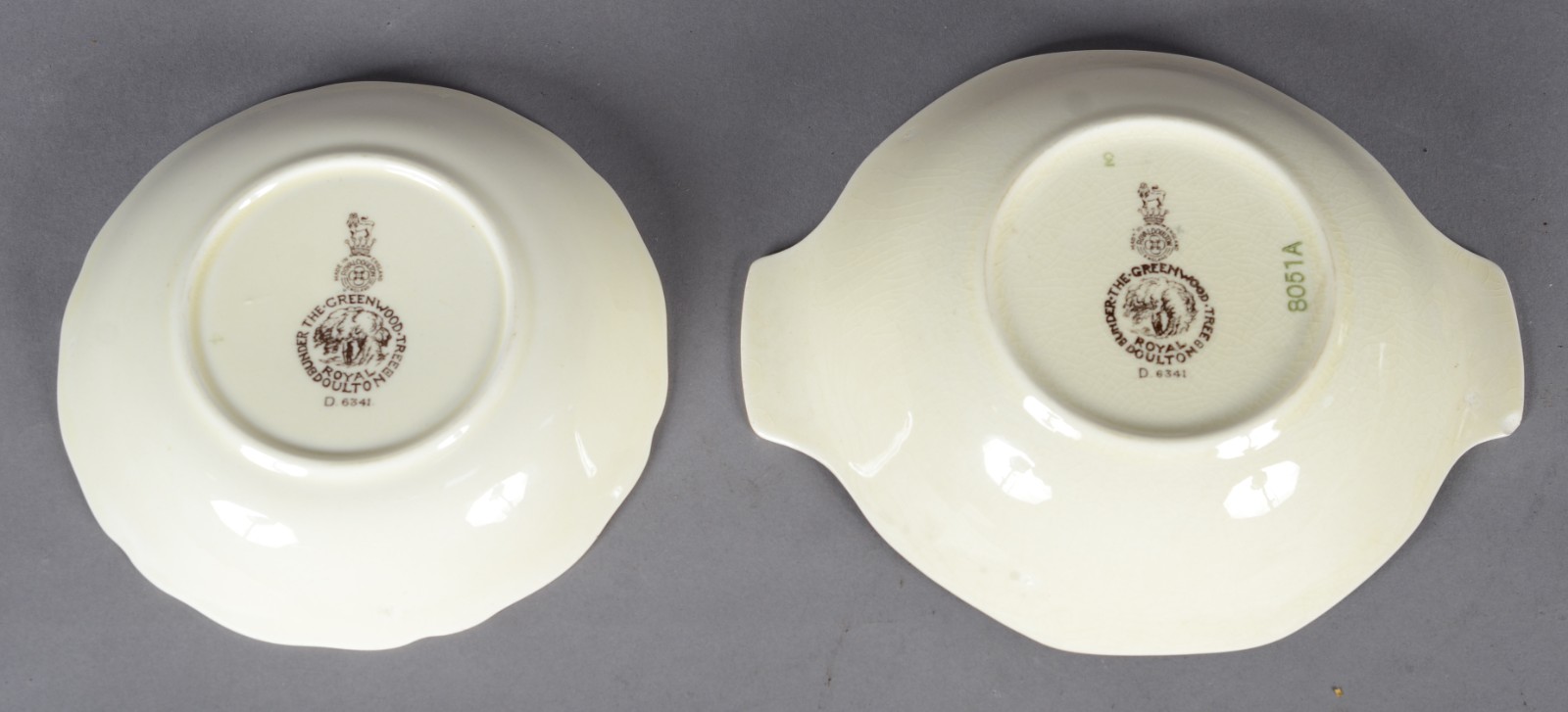 Seis peças diversas de porcelana, sendo: Par de placas com figuras de... - foto 3 de 10