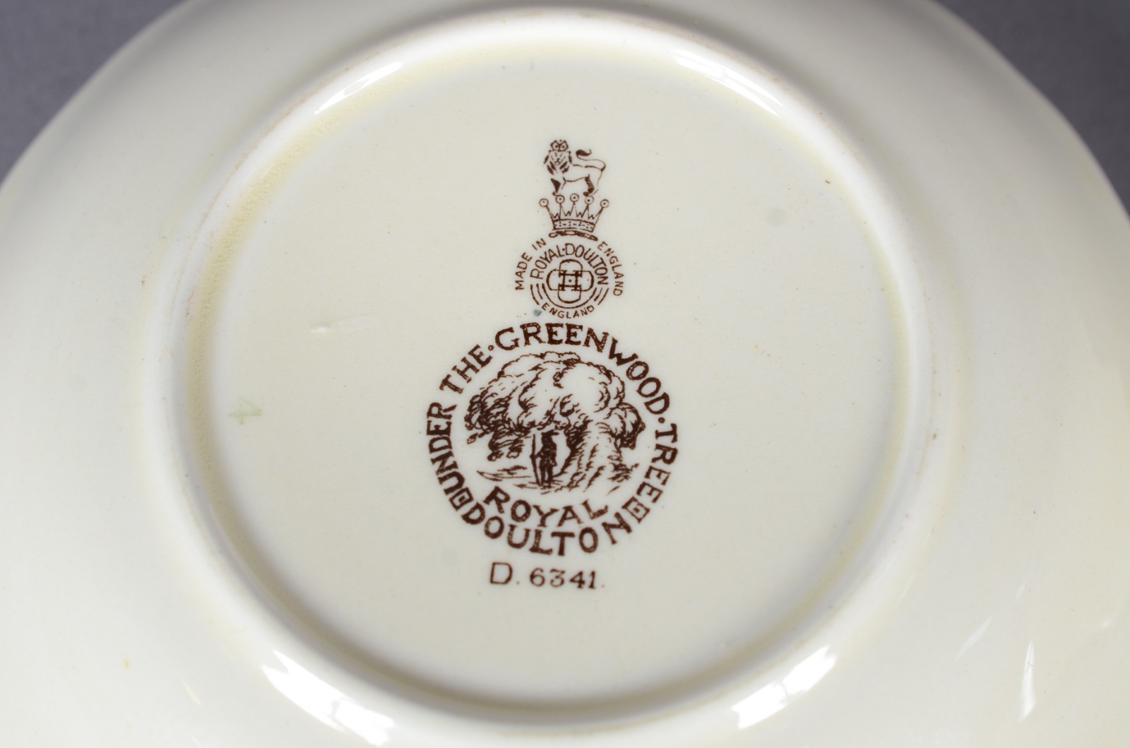 Seis peças diversas de porcelana, sendo: Par de placas com figuras de... - foto 4 de 10