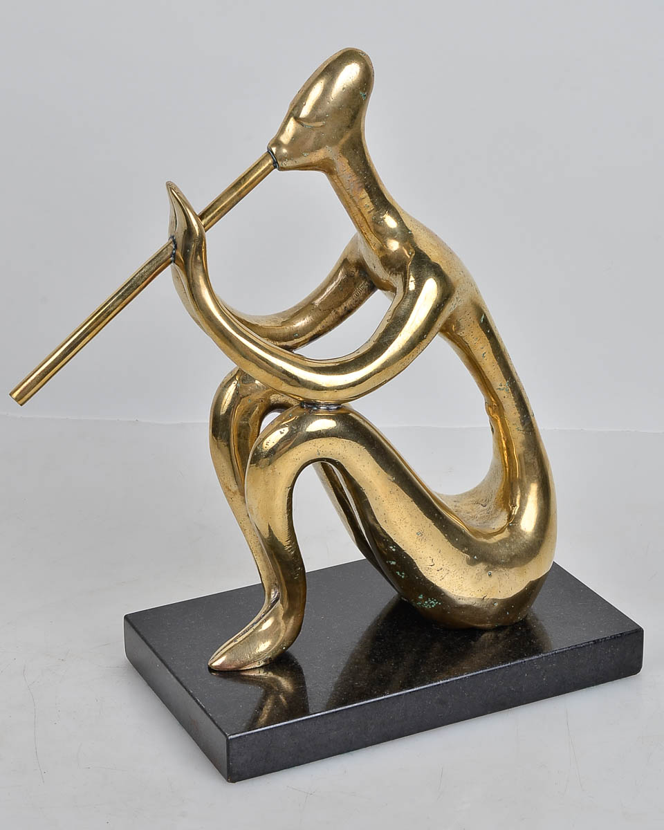 Estatueta de bronze repres. flautista, assinado Icarise, base de...