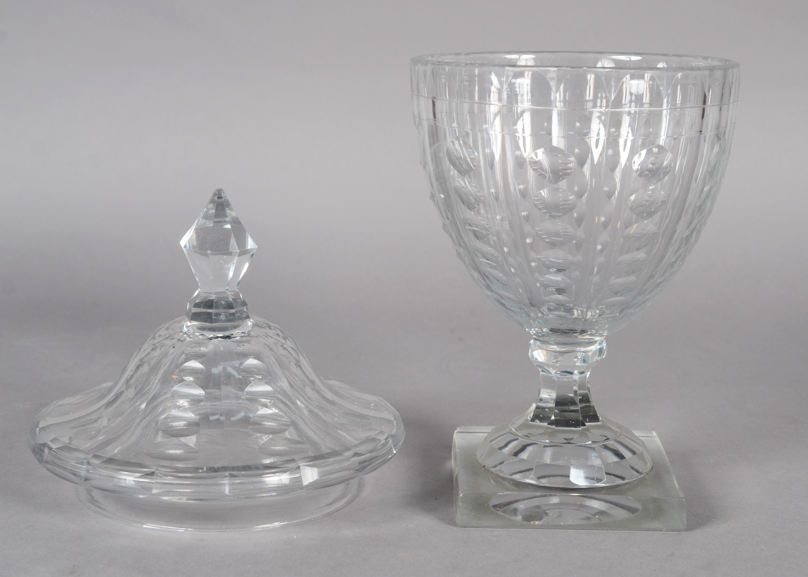Compoteira de cristal europeu lapidado com facetadas e gomos, base... - foto 3 de 10
