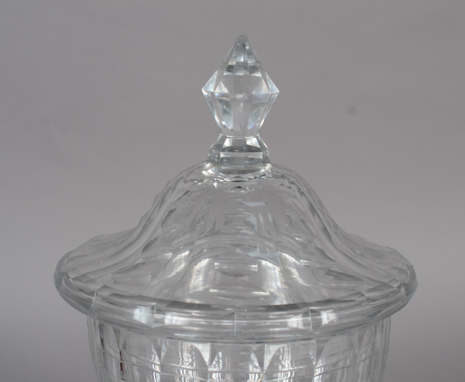 Compoteira de cristal europeu lapidado com facetadas e gomos, base... - foto 7 de 10