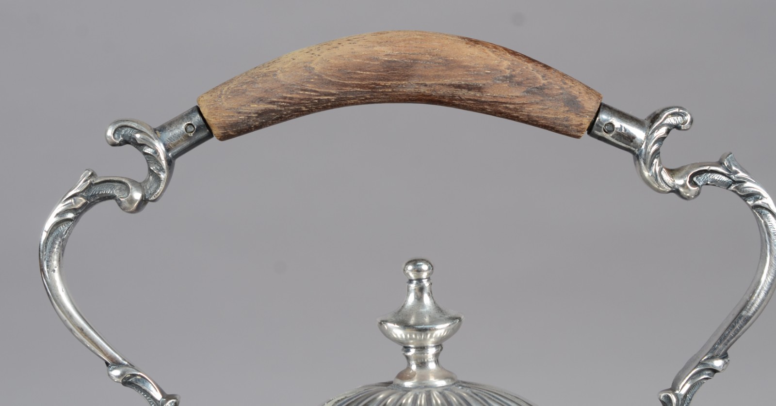 Samovar de prata contrastada 916 mls, estilo ingles com detalhes... - foto 5 de 7
