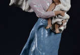 LLADRO - Estatueta de porcelana espanhola  repr... - LLADRO - Estatueta de porcelana espanhola  representando maternidade. alt. 34cm.