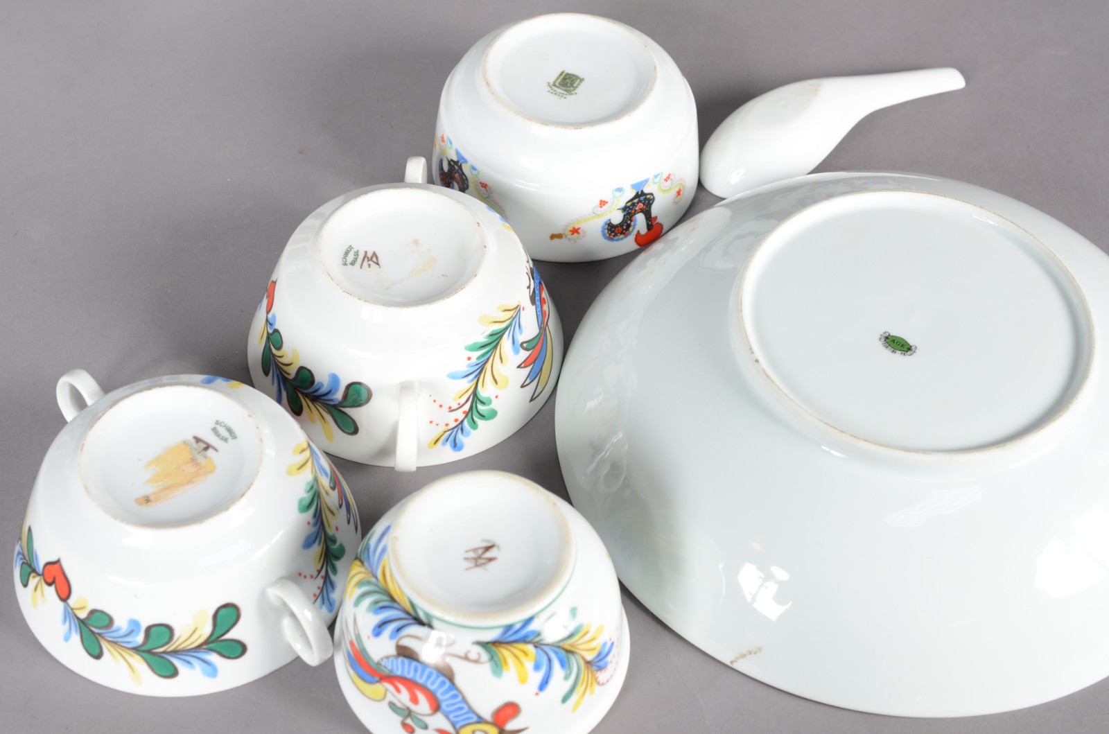 Aparelho de jantar de porcelana nacional Schmidt, na cor branca... - foto 6 de 11
