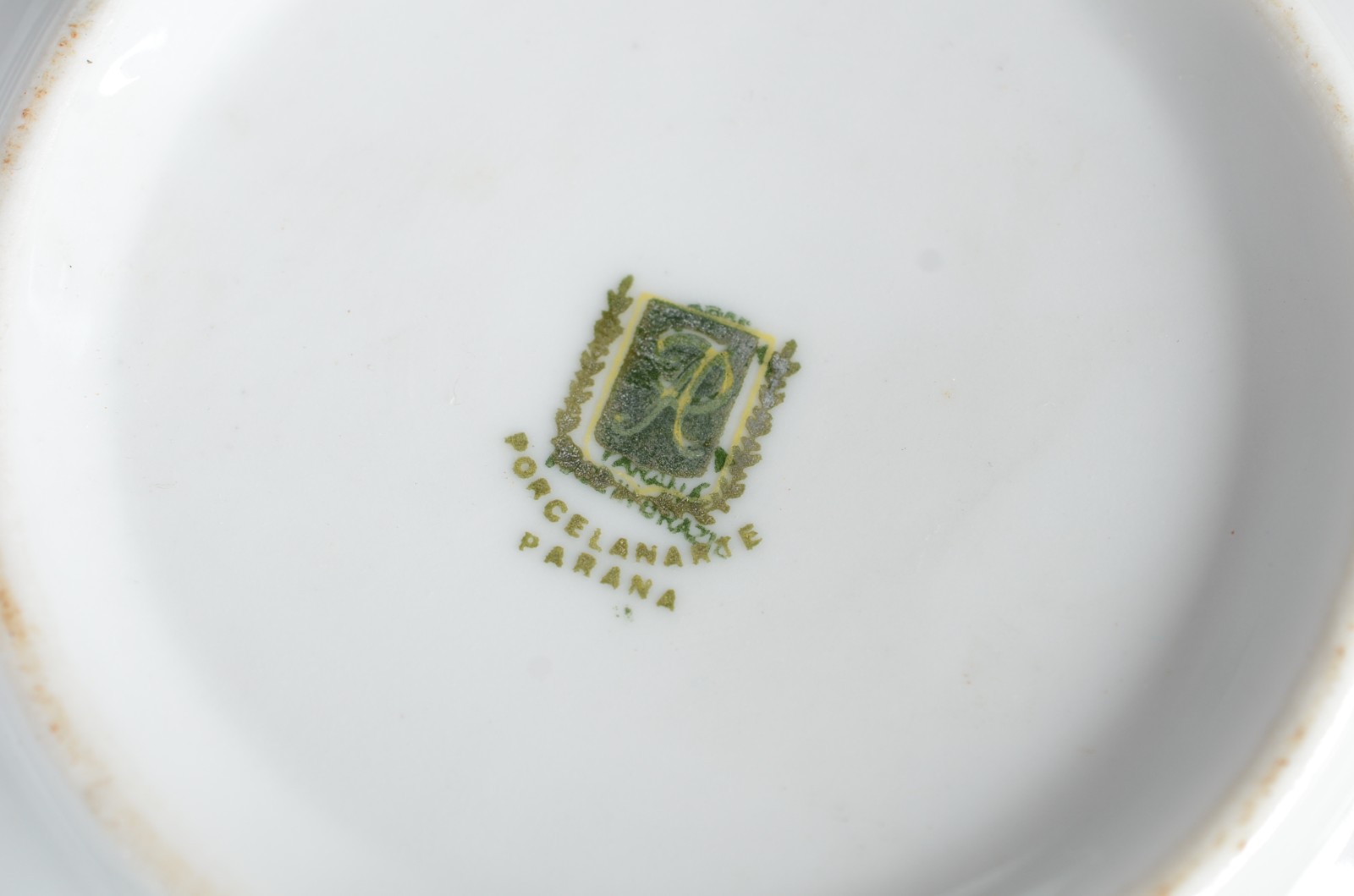 Aparelho de jantar de porcelana nacional Schmidt, na cor branca... - foto 7 de 11