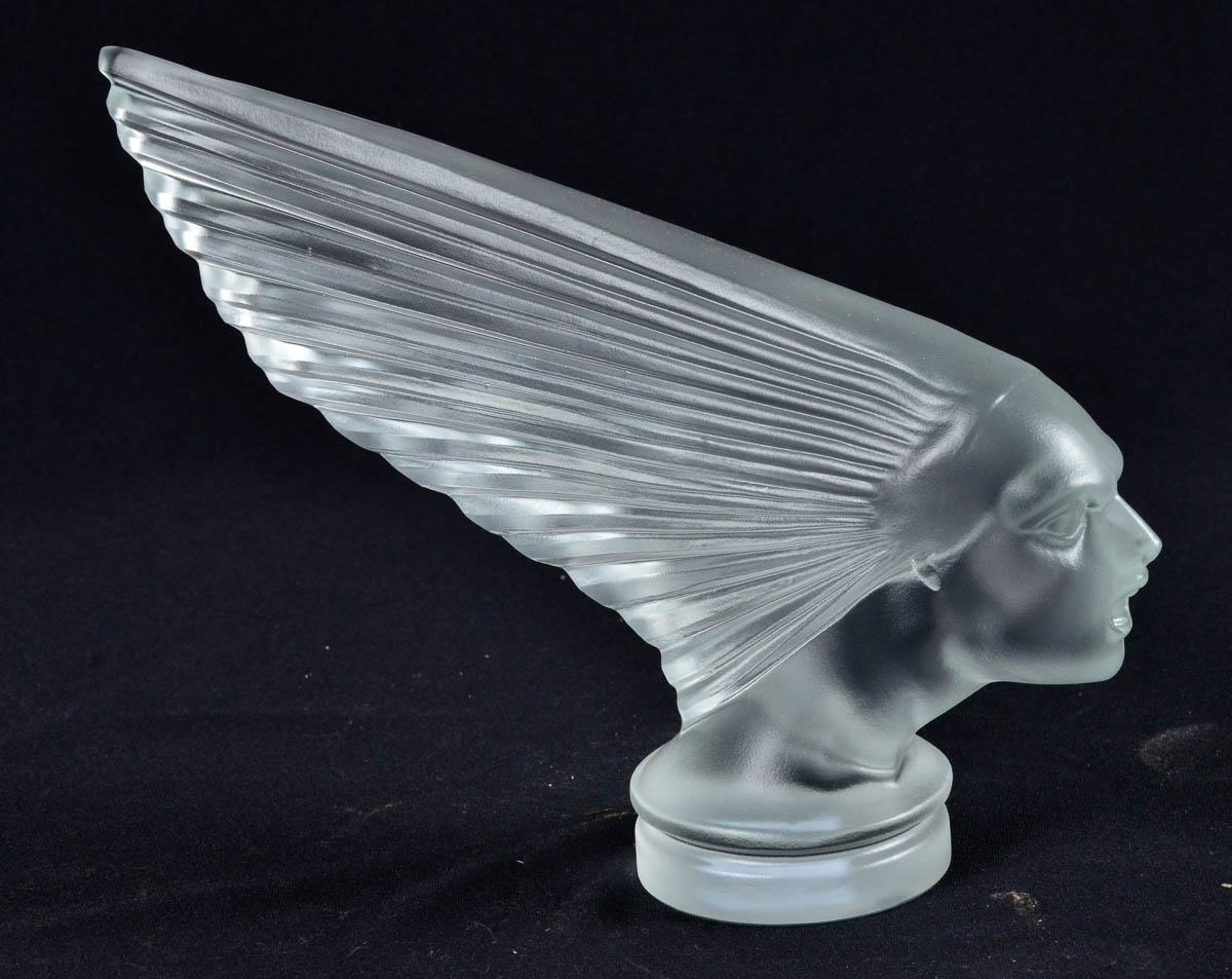 Estatueta em cristal acetinado representando VICTOIRE, alt 16cm...