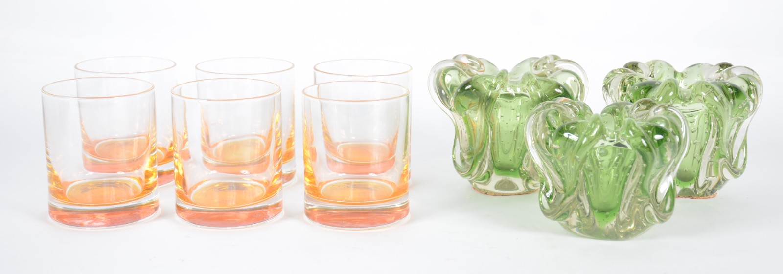 Diversas peças, sendo: 6 copos para whisky de vidro laranja... - foto 1 de 6
