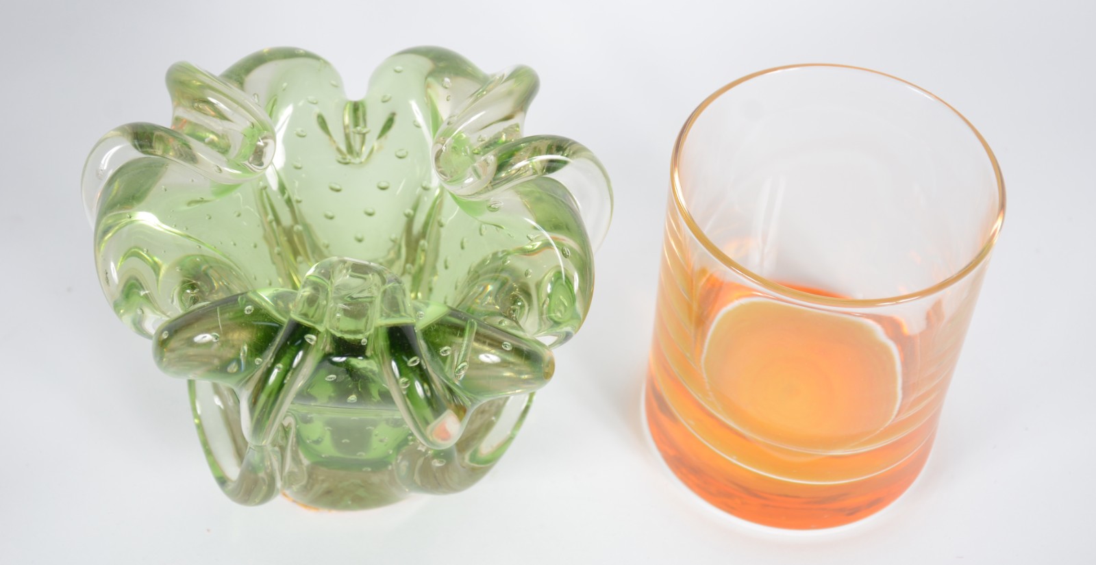 Diversas peças, sendo: 6 copos para whisky de vidro laranja... - foto 4 de 6