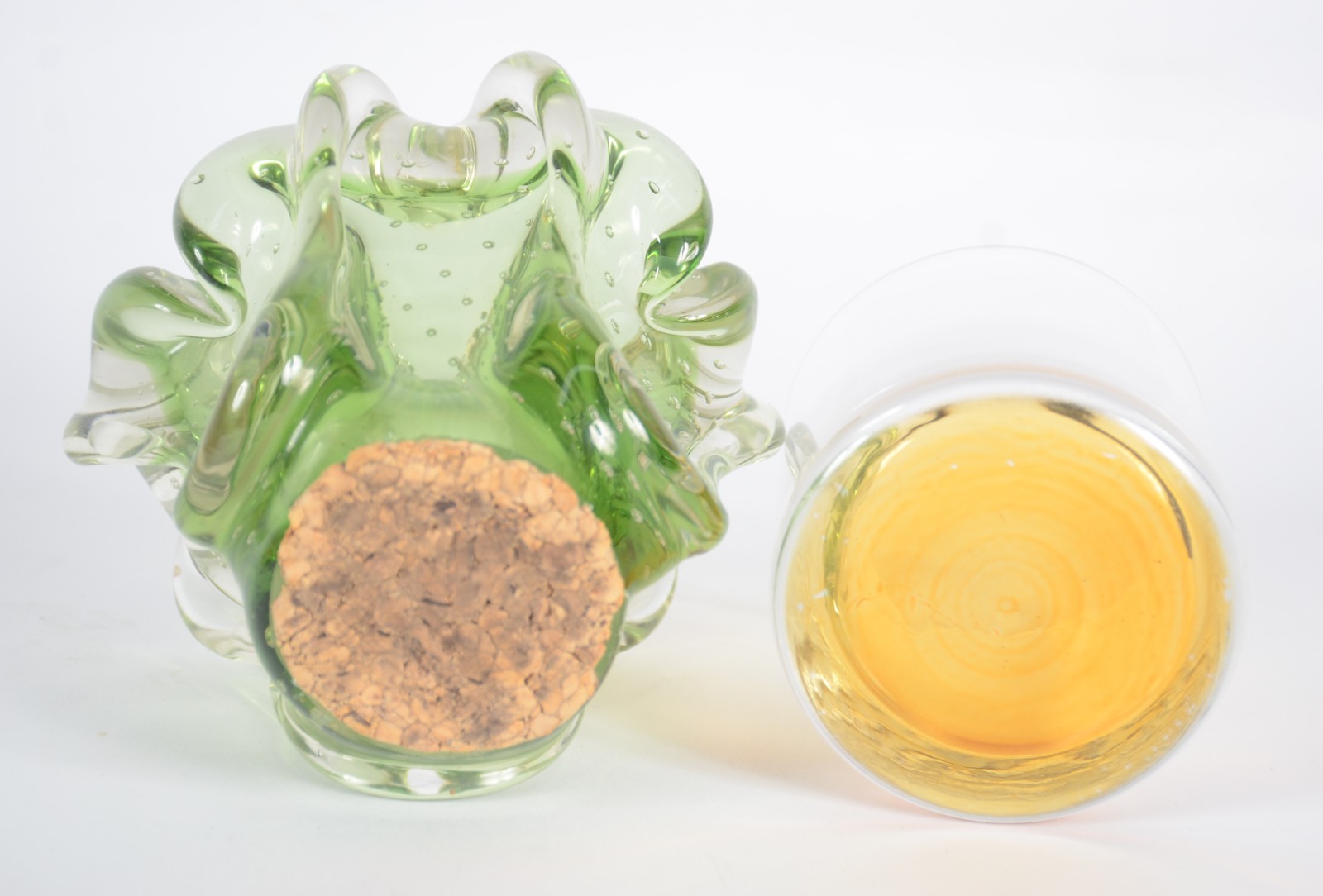 Diversas peças, sendo: 6 copos para whisky de vidro laranja... - foto 6 de 6