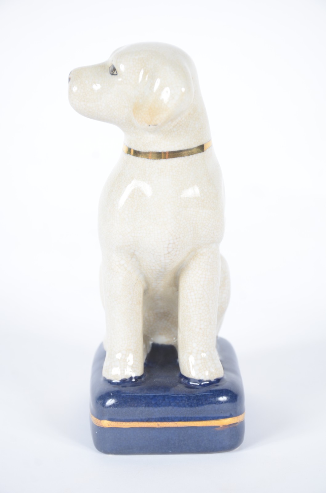 Estatueta de porcelana policromada representando cachorro, marca na... - foto 2 de 7