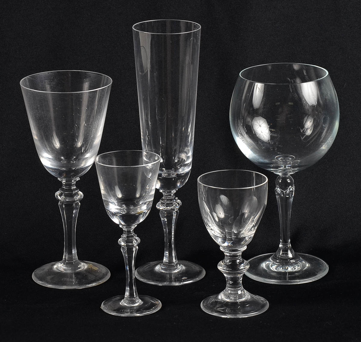 Servico de cristal comp.de 14 flutes para champagne, 11 cálices para...