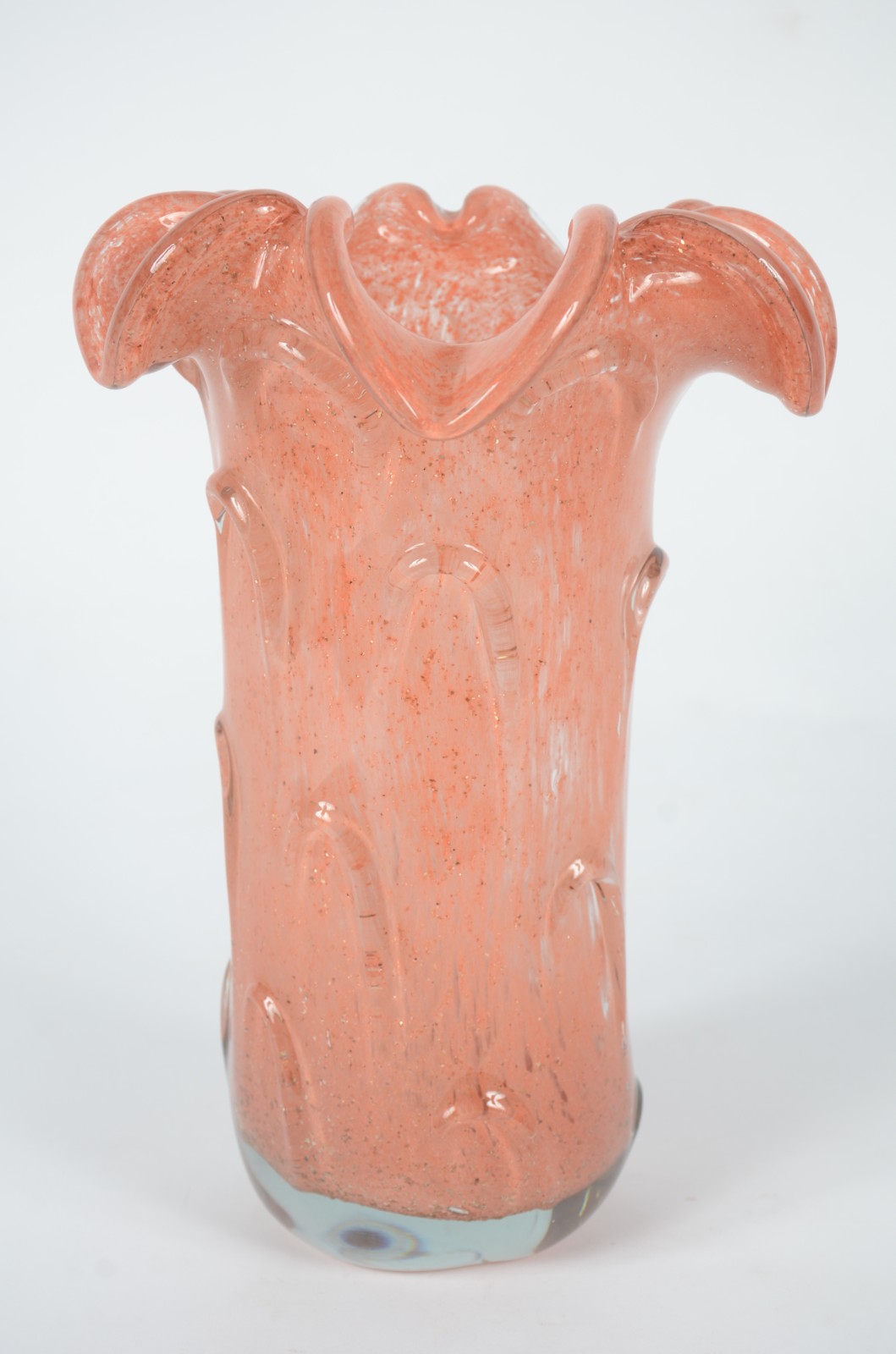 Vaso de vidro decorativo na cor rosa, trabalhado em gomos. - foto 2 de 6