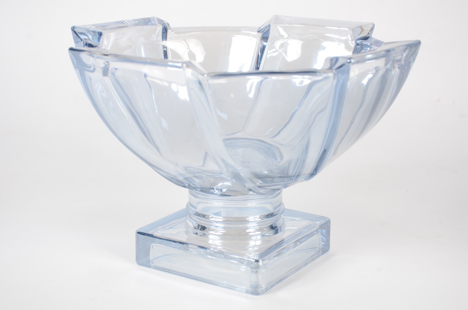 Fruteira de vidro decorativo na cor azul com pé alto. - foto 1 de 5
