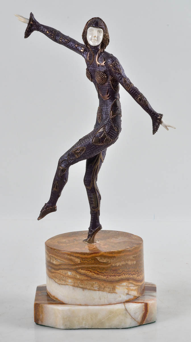 Estatueta de bronze e resina repres. bailarina, copia de Chiparus...