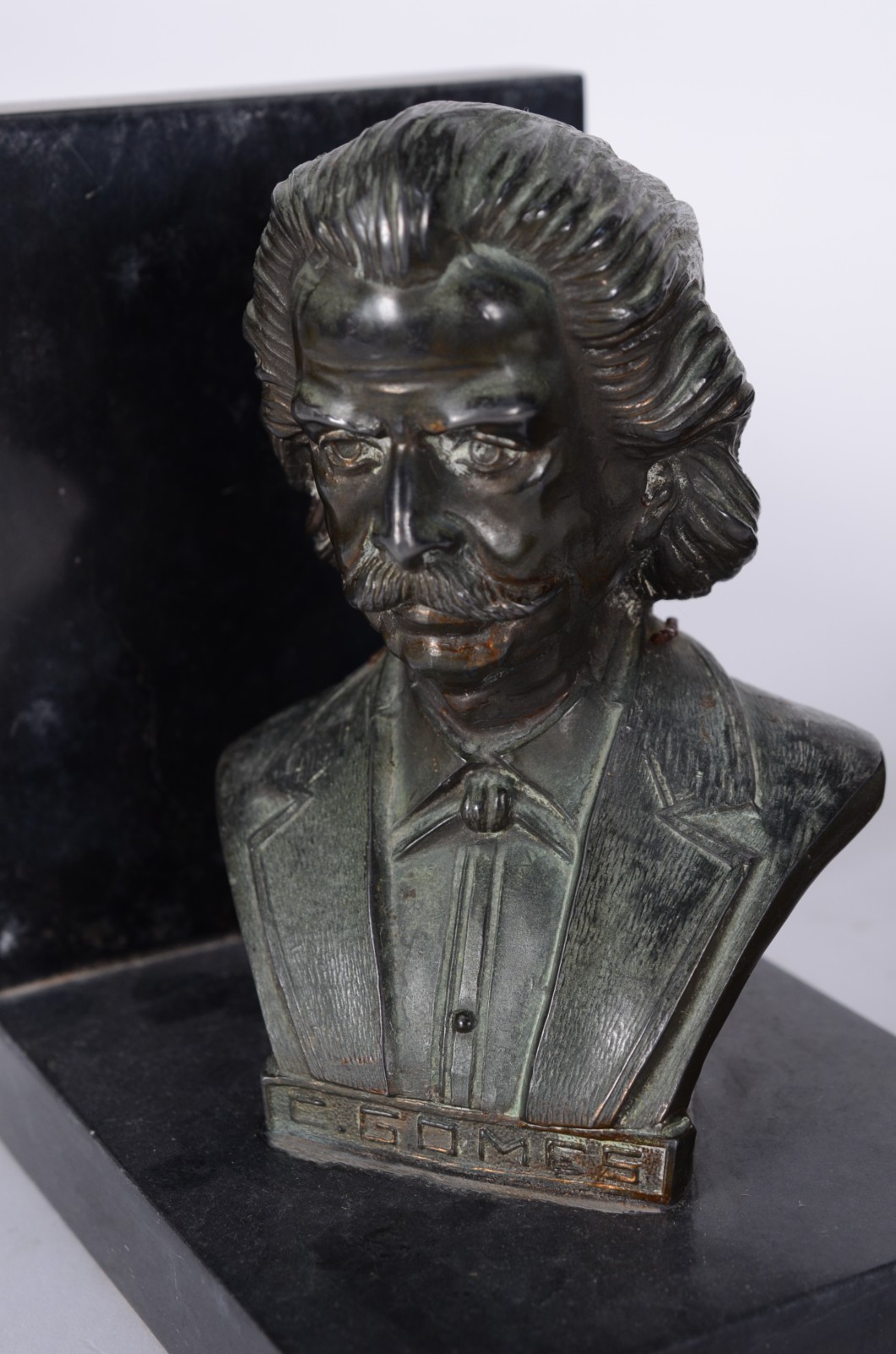 Par de serre livres de metal representando "Carlos Gomes e Chopin"... - foto 4 de 9