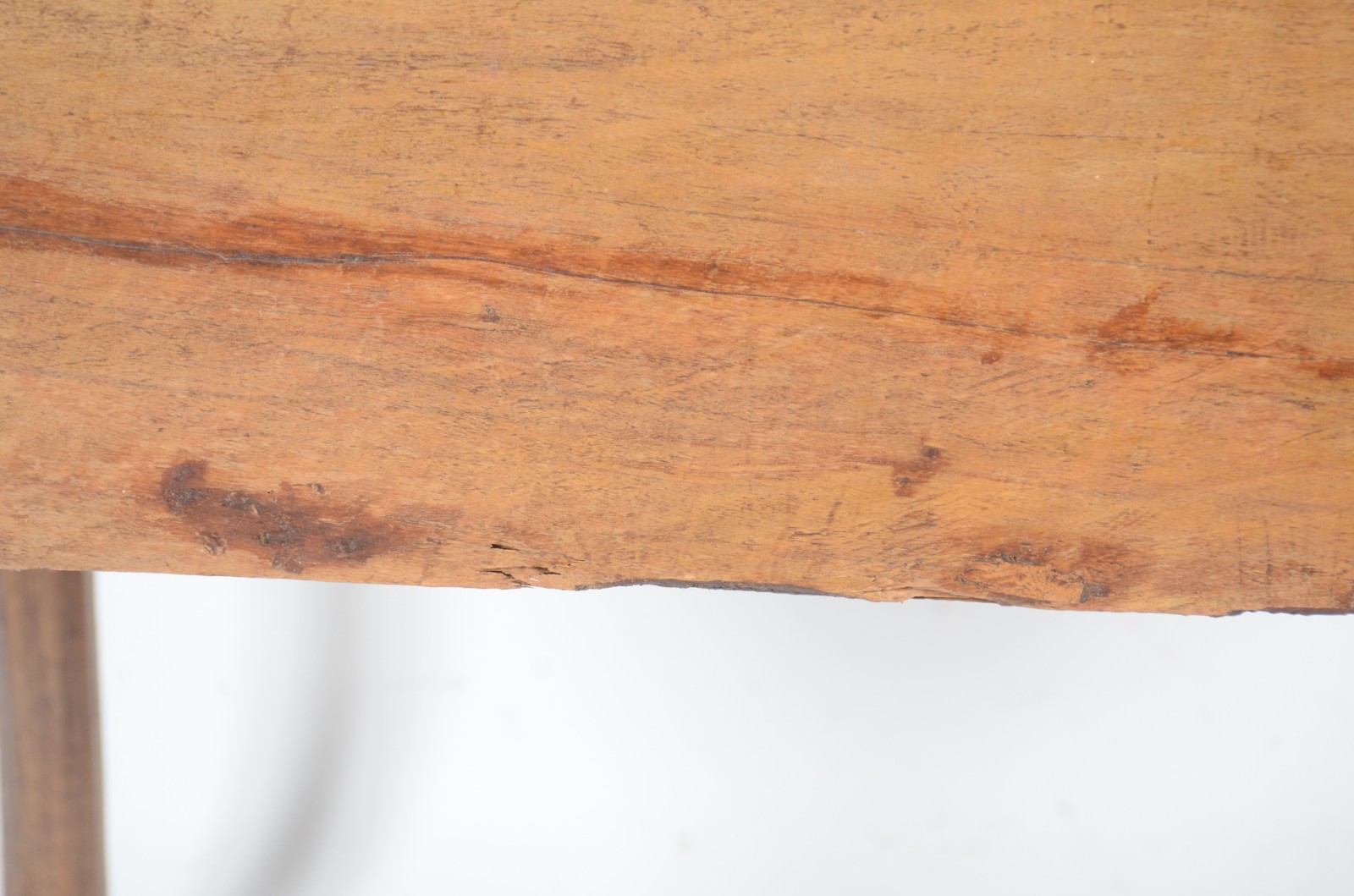 Mesa com gaveta de madeira rústica, pernas retas, estilo colonial... - foto 10 de 11