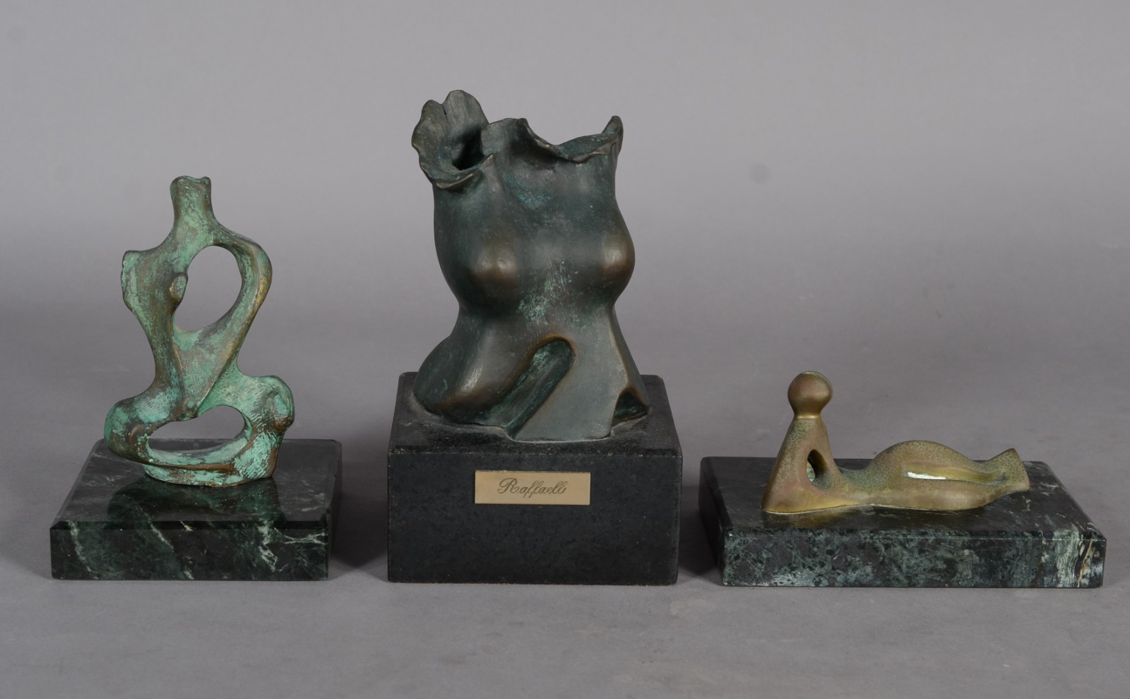Três esculturas diversas de bronze. - foto 1 de 8