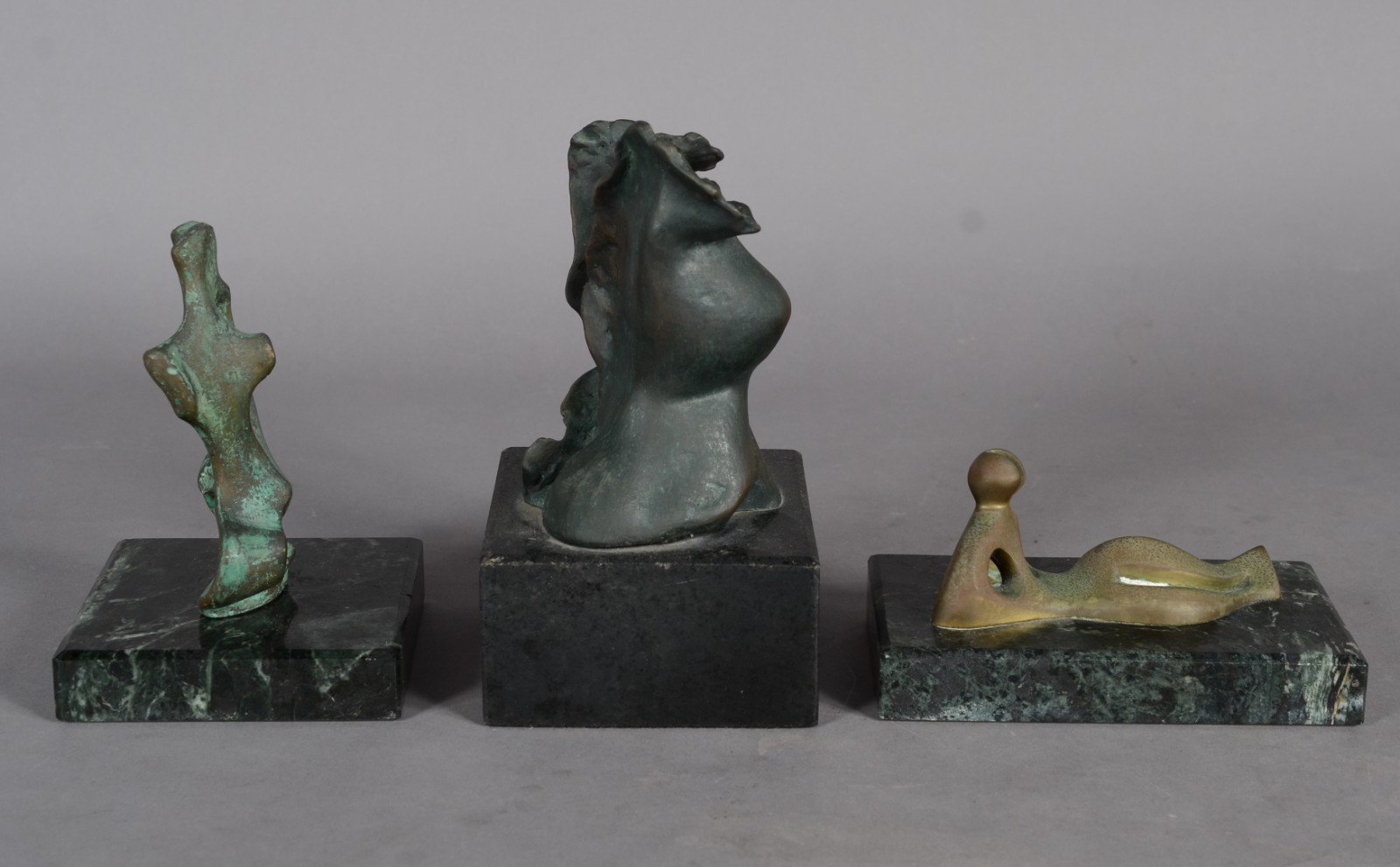Três esculturas diversas de bronze. - foto 3 de 8