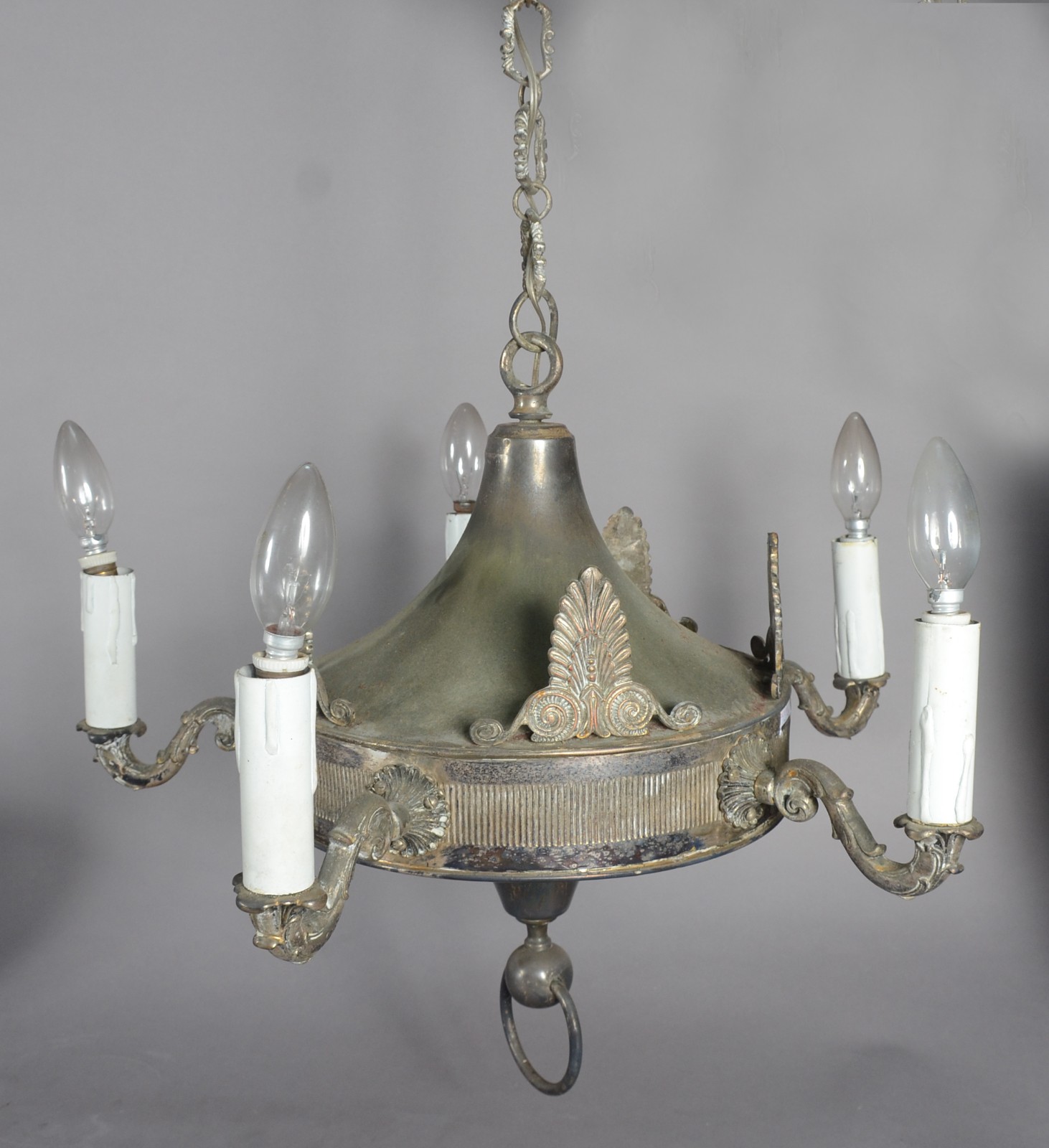 Lustre de metal para 5 luzes (metal com desgastes). - foto 1 de 4