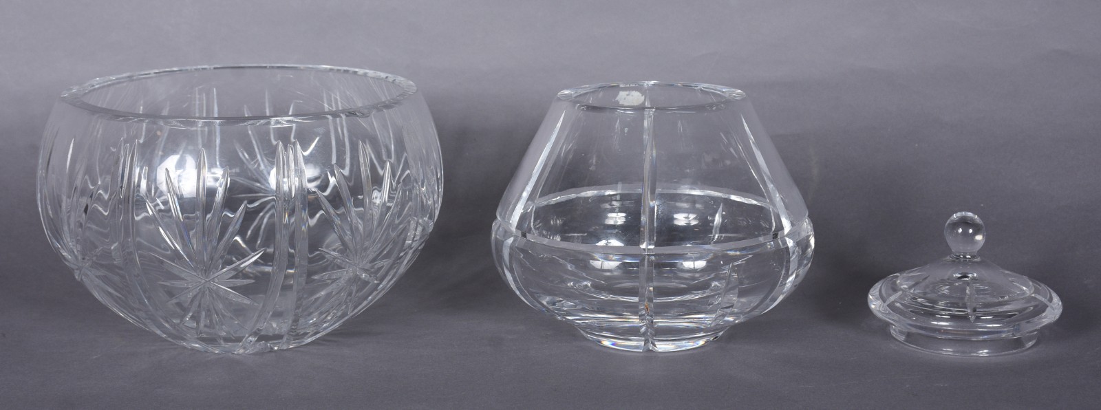 Duas peças de cristal lapidado, sendo: bowl (com lascado na borda) e... - foto 2 de 8