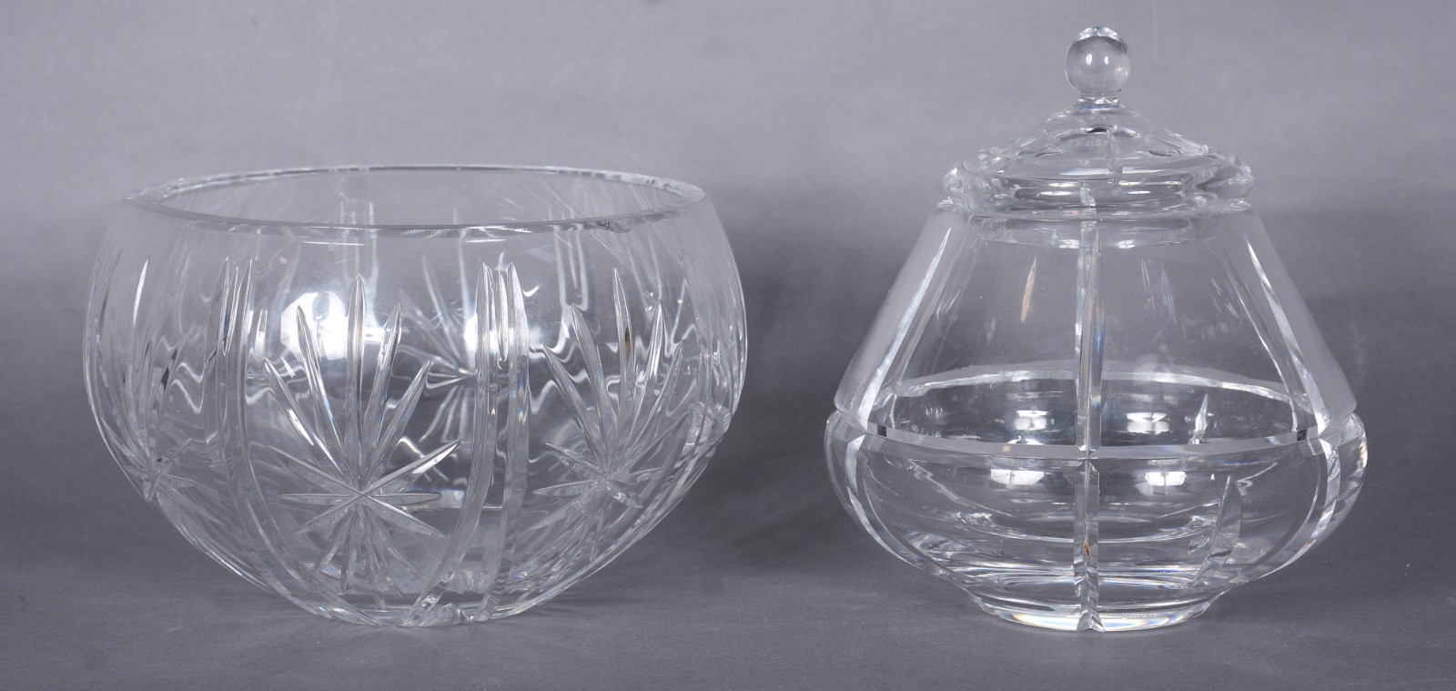 Duas peças de cristal lapidado, sendo: bowl (com lascado na borda) e... - foto 1 de 8