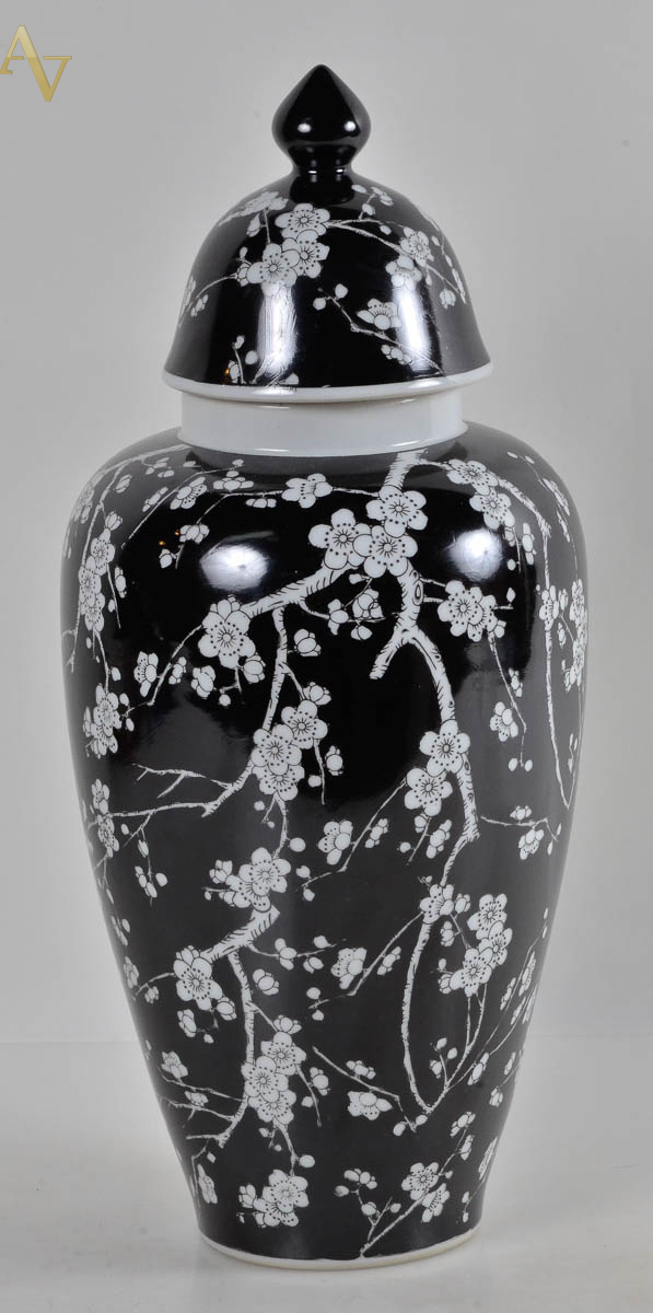 Potiche em ceramica chinesa, desenho flores de cerejeira branca c/...