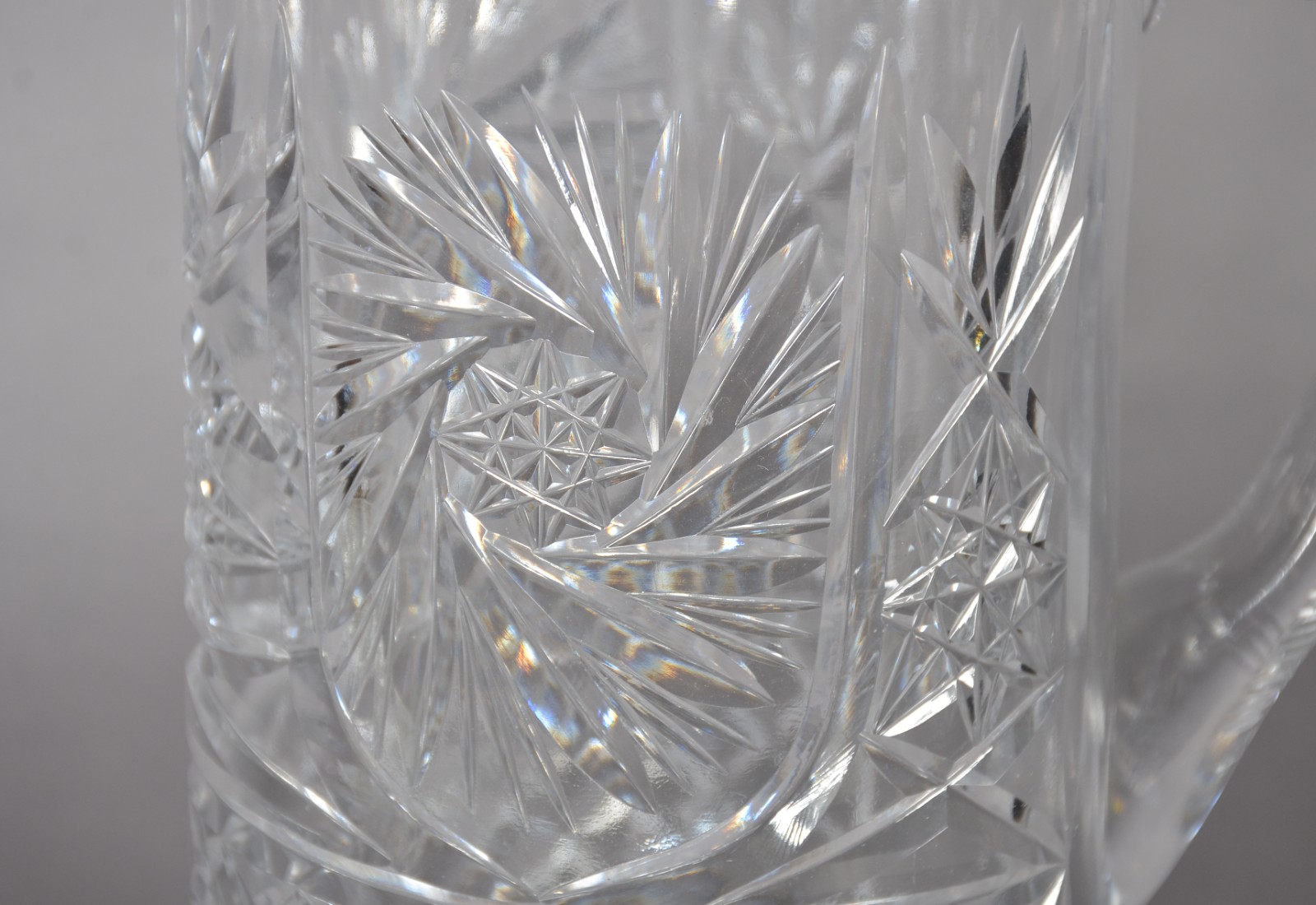 Duas peças, sendo: jarra para água e fruteira de cristal lapidada. - foto 5 de 11