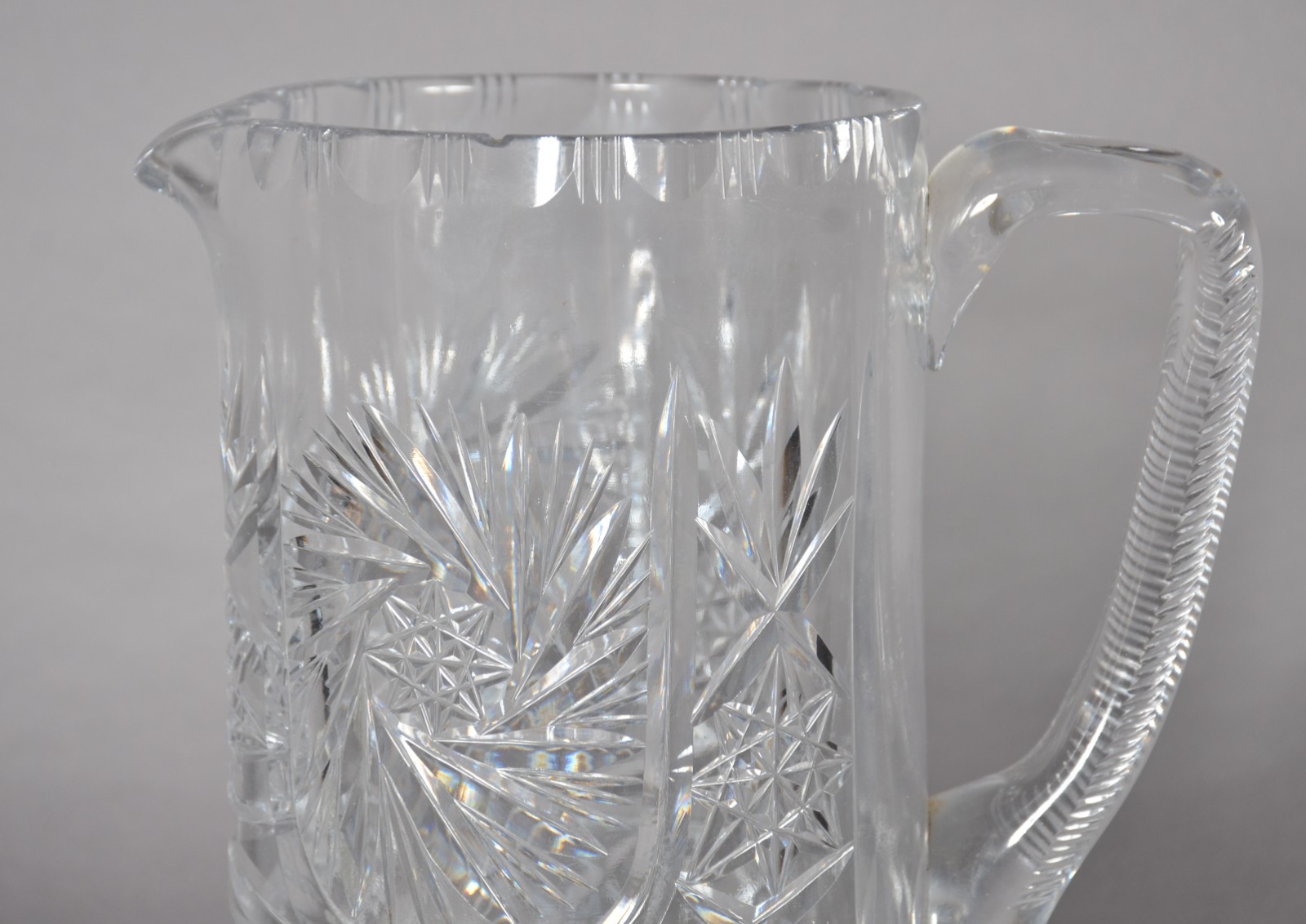 Duas peças, sendo: jarra para água e fruteira de cristal lapidada. - foto 3 de 11