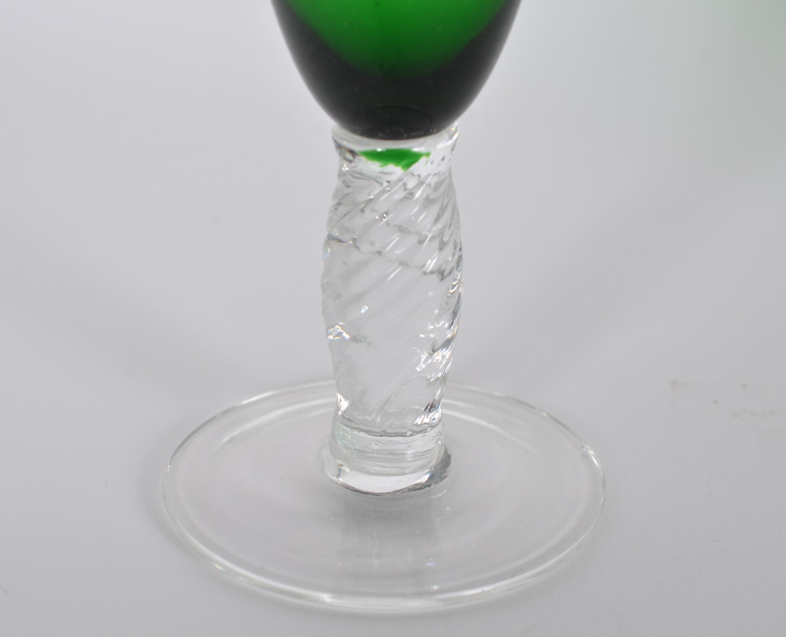 Doze flutes para champagne de cristal na cor verde. - foto 4 de 5