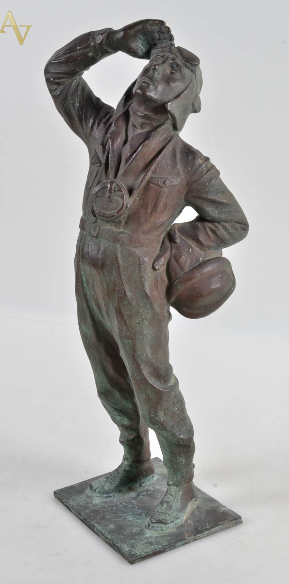 Escultura de bronze repres. Aviador, ass. LOTTE BENTER, alt. 50cm - foto 1 de 2