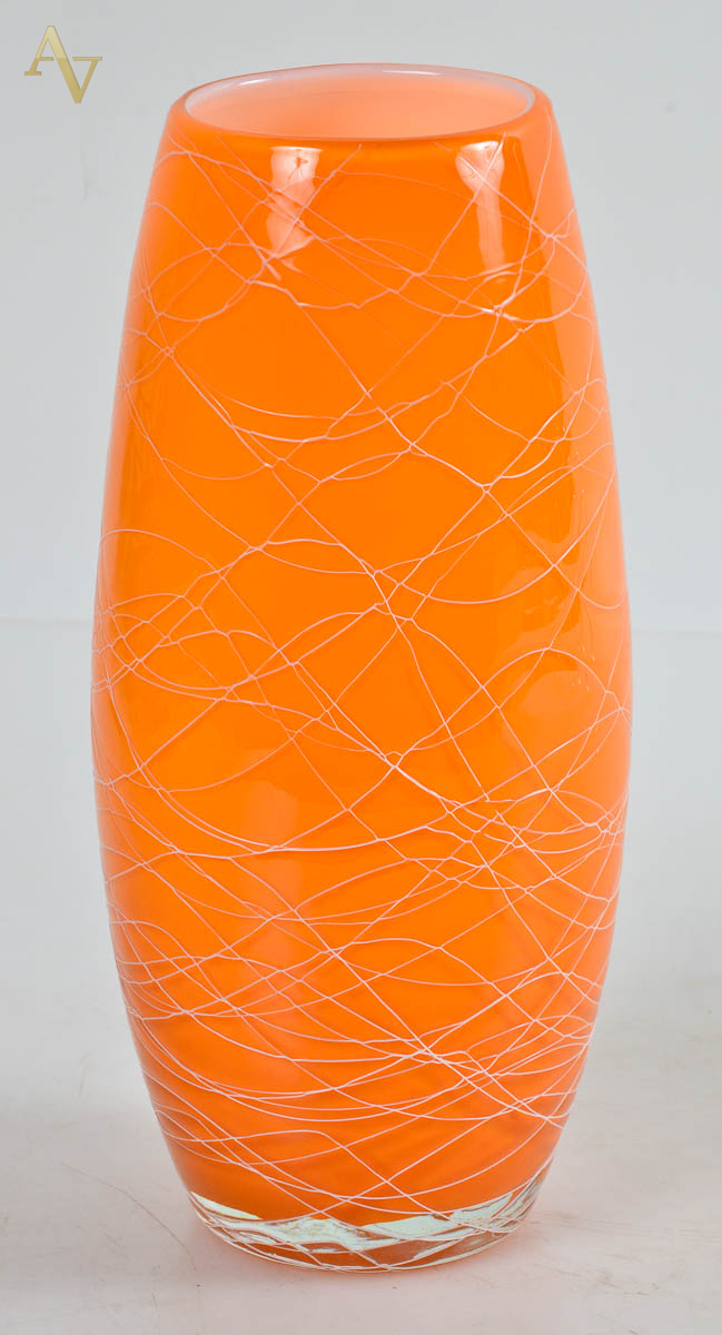 Vaso de murano lna cor laranja. alt. 26cm, circ. 8cm.