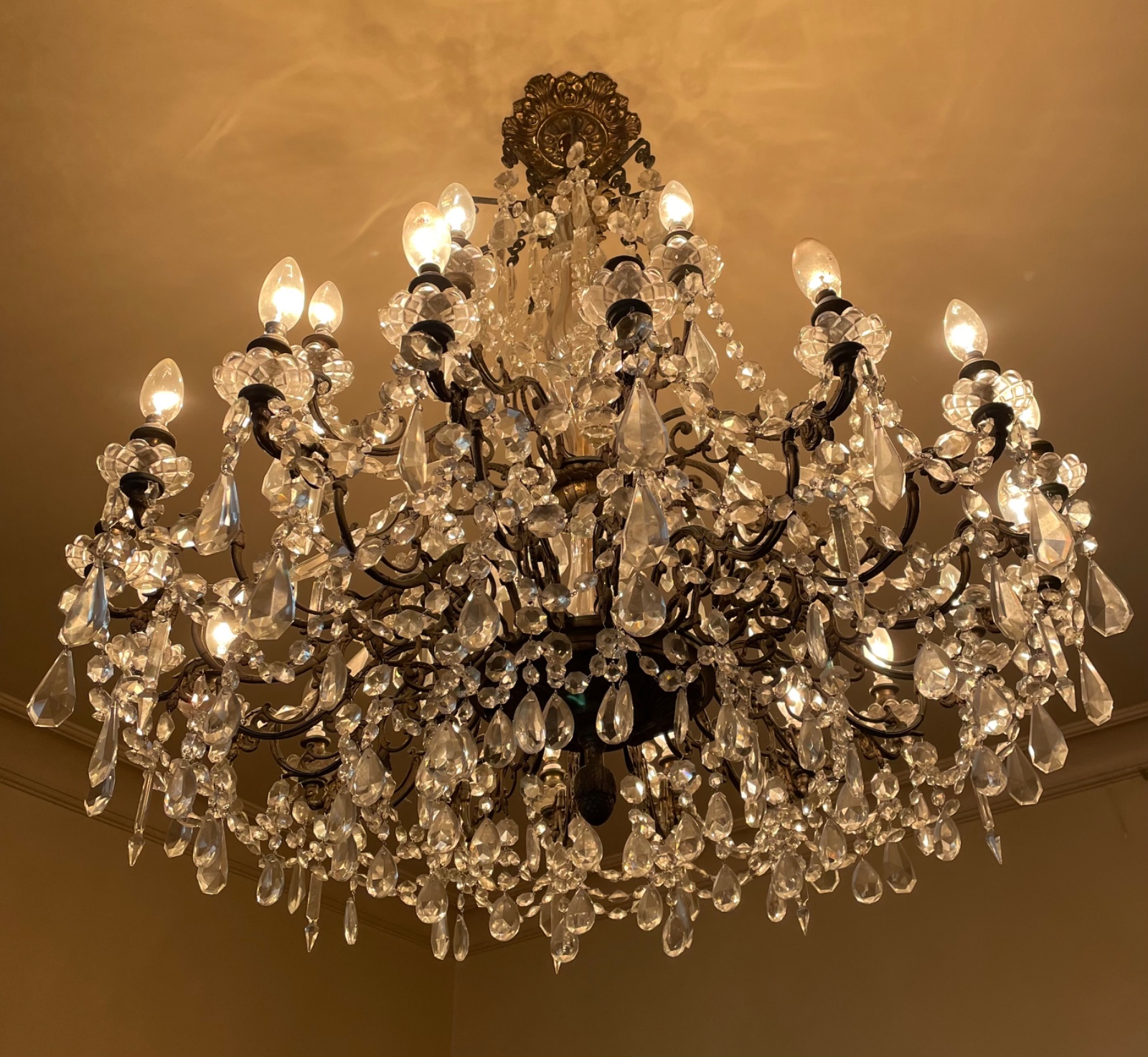 Imponente lustre de cristal com armação de metal para 27 luzes... - foto 6 de 6