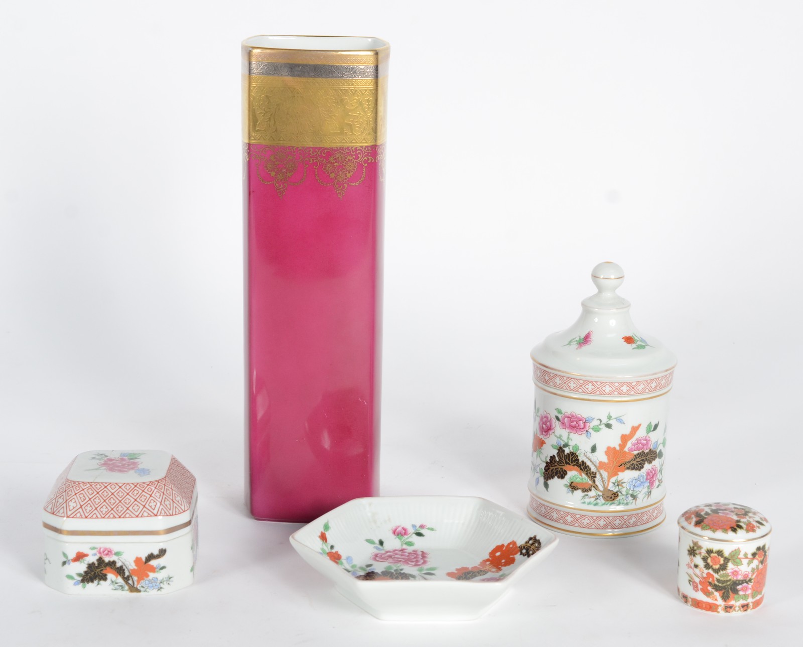 Cinco peças diversas de porcelana Vista Alegre e Bavaria. - foto 1 de 10
