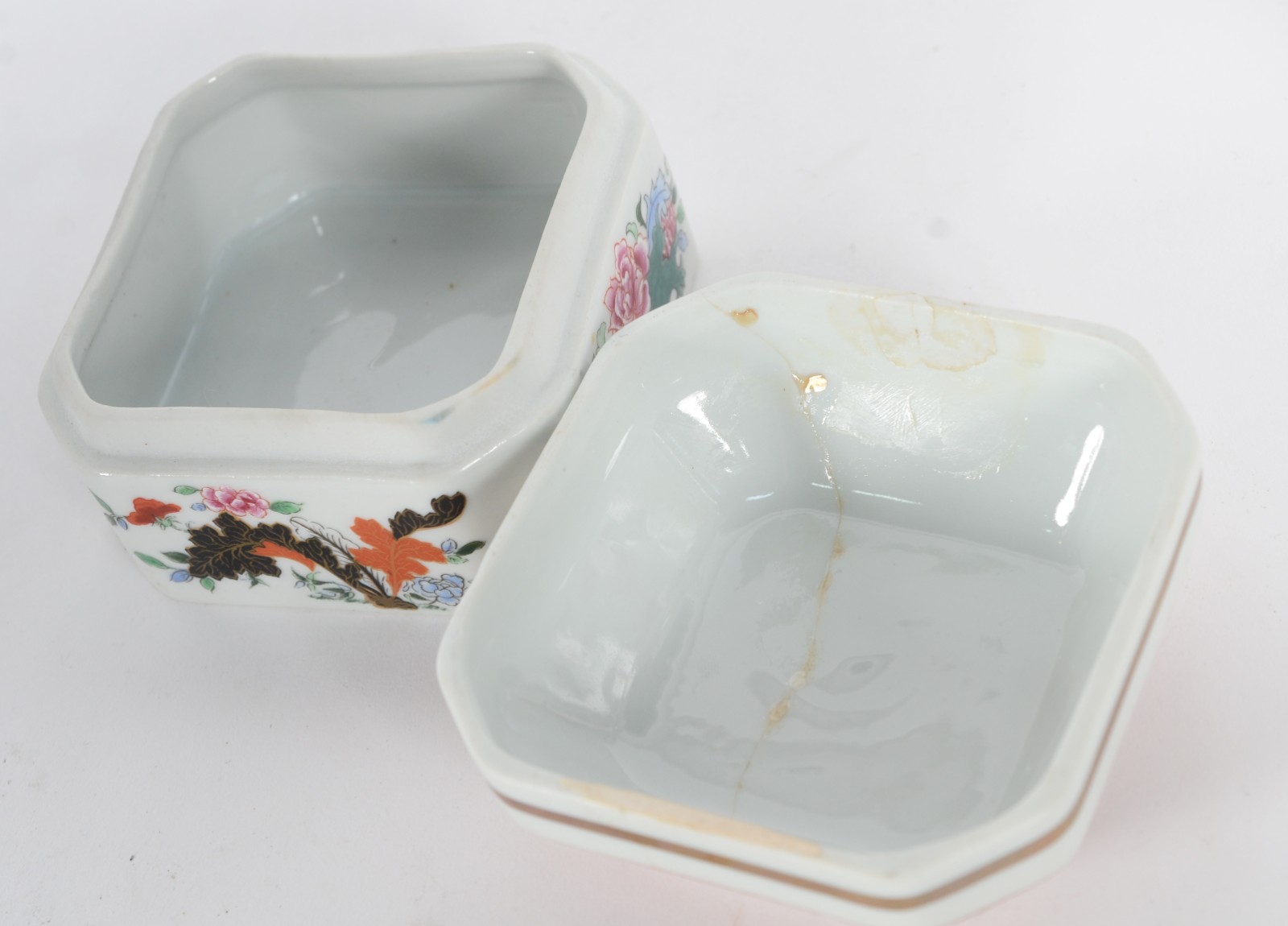 Cinco peças diversas de porcelana Vista Alegre e Bavaria. - foto 3 de 10