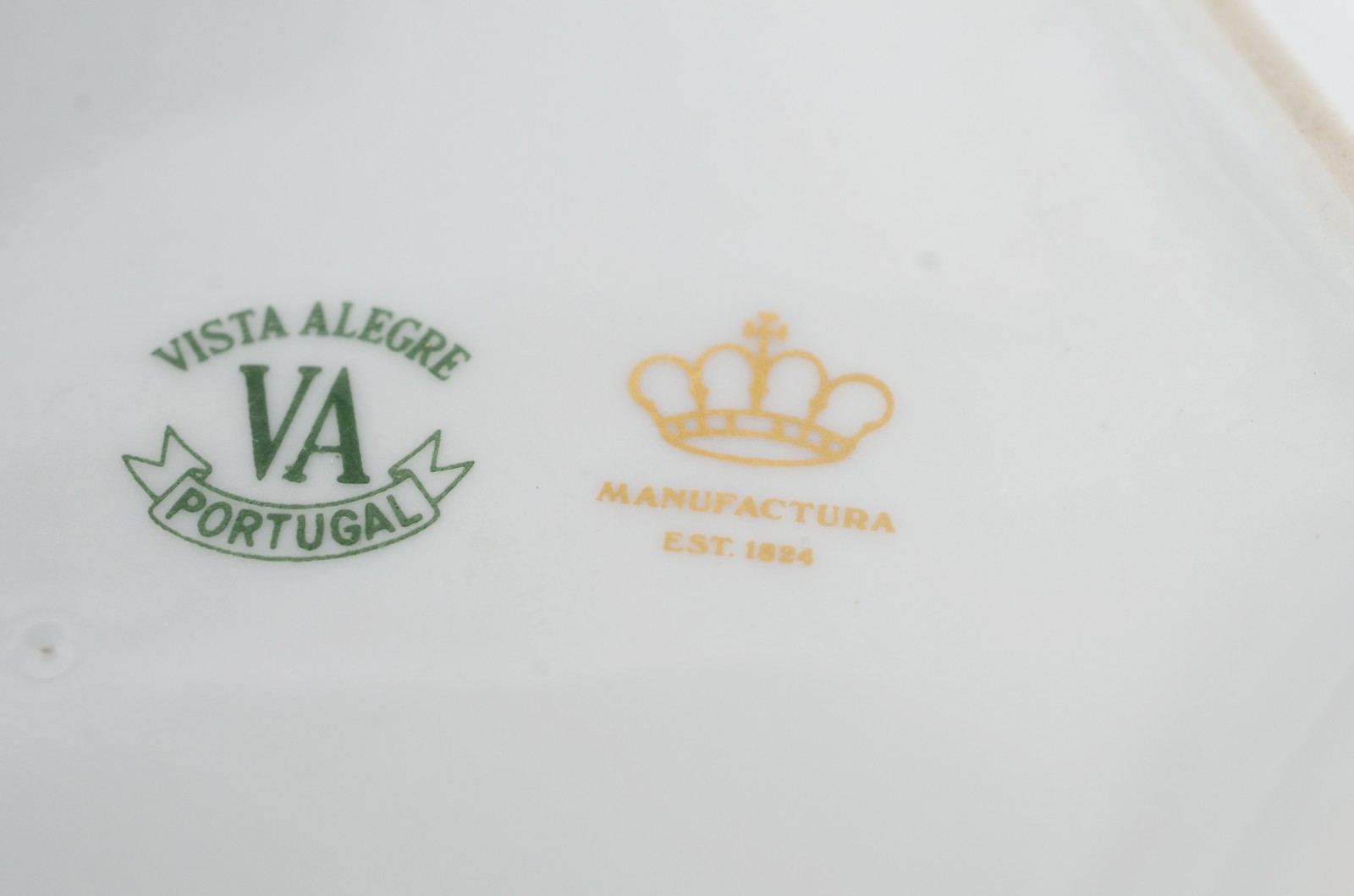 Cinco peças diversas de porcelana Vista Alegre e Bavaria. - foto 7 de 10