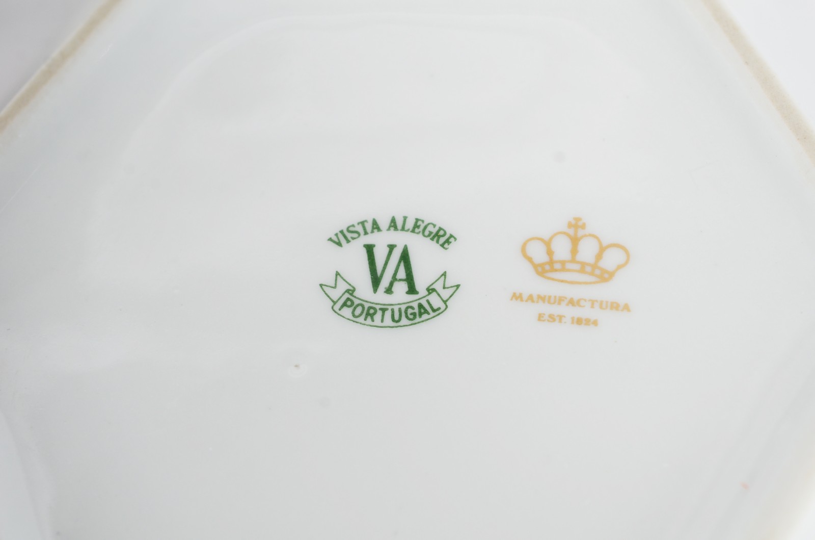 Cinco peças diversas de porcelana Vista Alegre e Bavaria. - foto 8 de 10