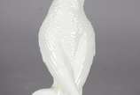 Estatueta de cerâmica representando cacatua. - Estatueta de cerâmica representando cacatua.