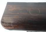 Mesa/console de jacarandá, tampo dobrável, saia... - Mesa/console de jacarandá, tampo dobrável, saia com detalhes entalhados, apoio em coluna central terminando em quatro pernas recurvas sobre bolas.