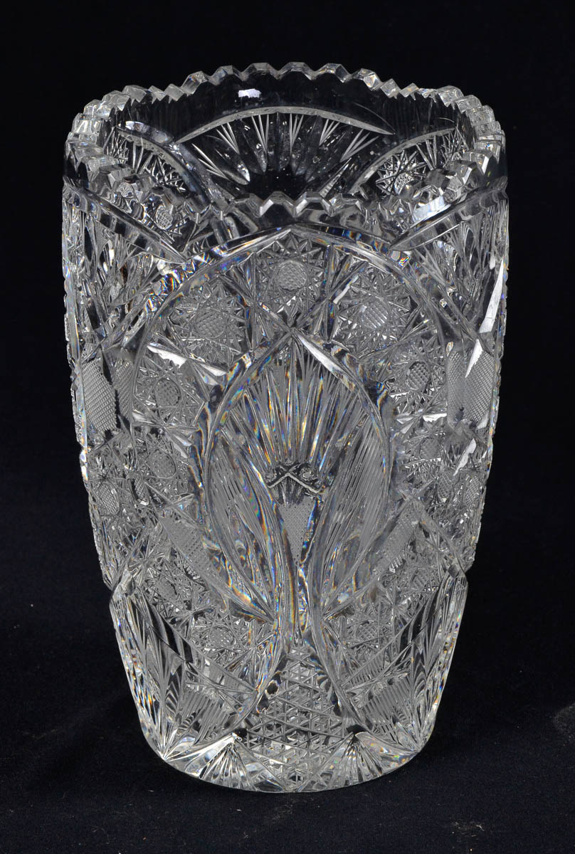Vaso de cristal tcheco lapidado, alt. 20 cm.