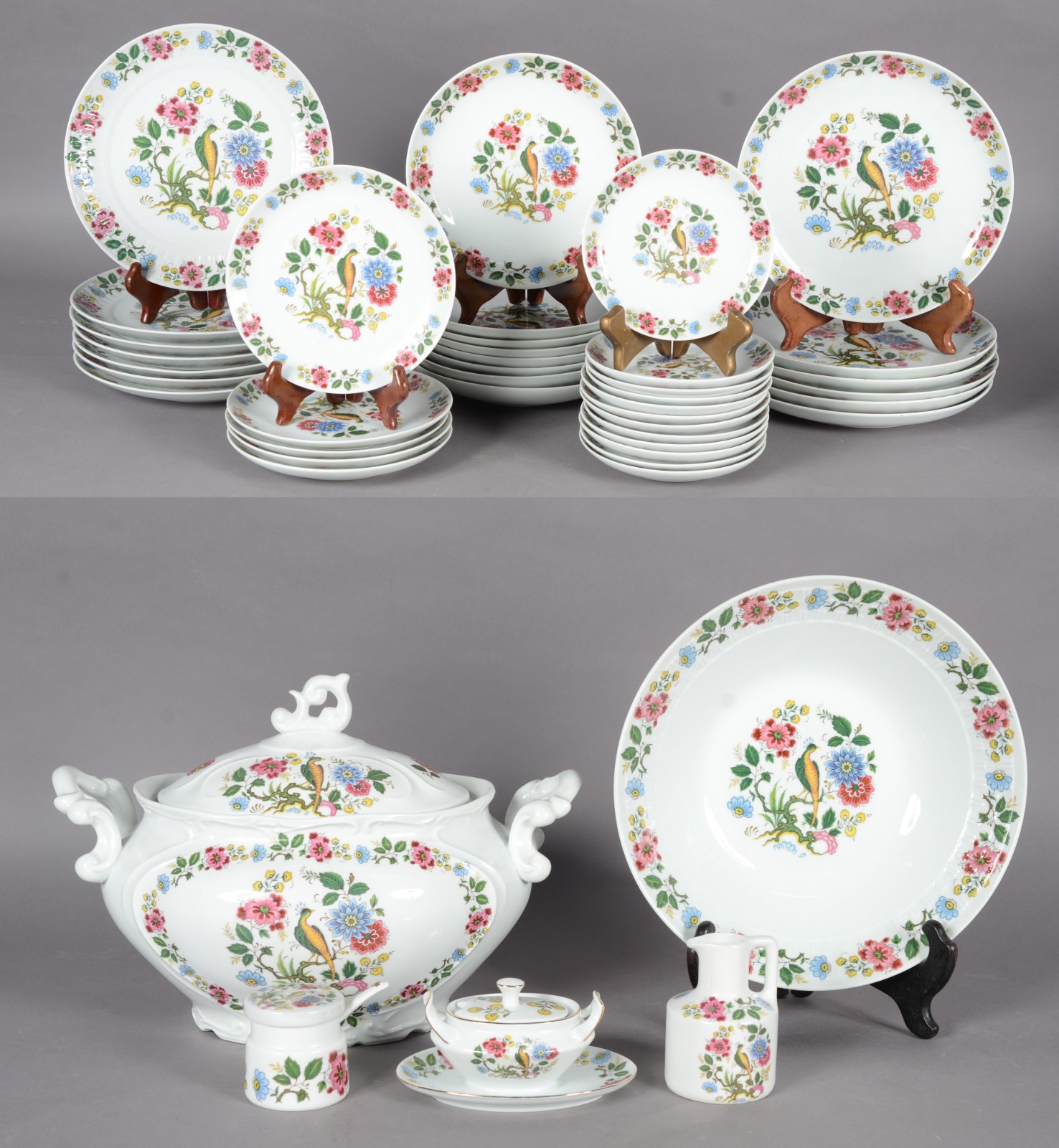 Serviço de jantar de porcelana "Emano", decorada com aves do paraíso... - foto 1 de 11