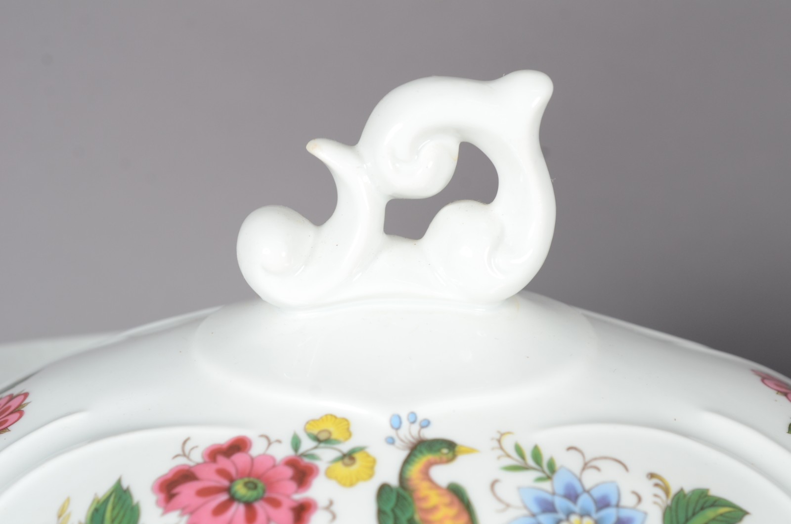 Serviço de jantar de porcelana "Emano", decorada com aves do paraíso... - foto 4 de 11