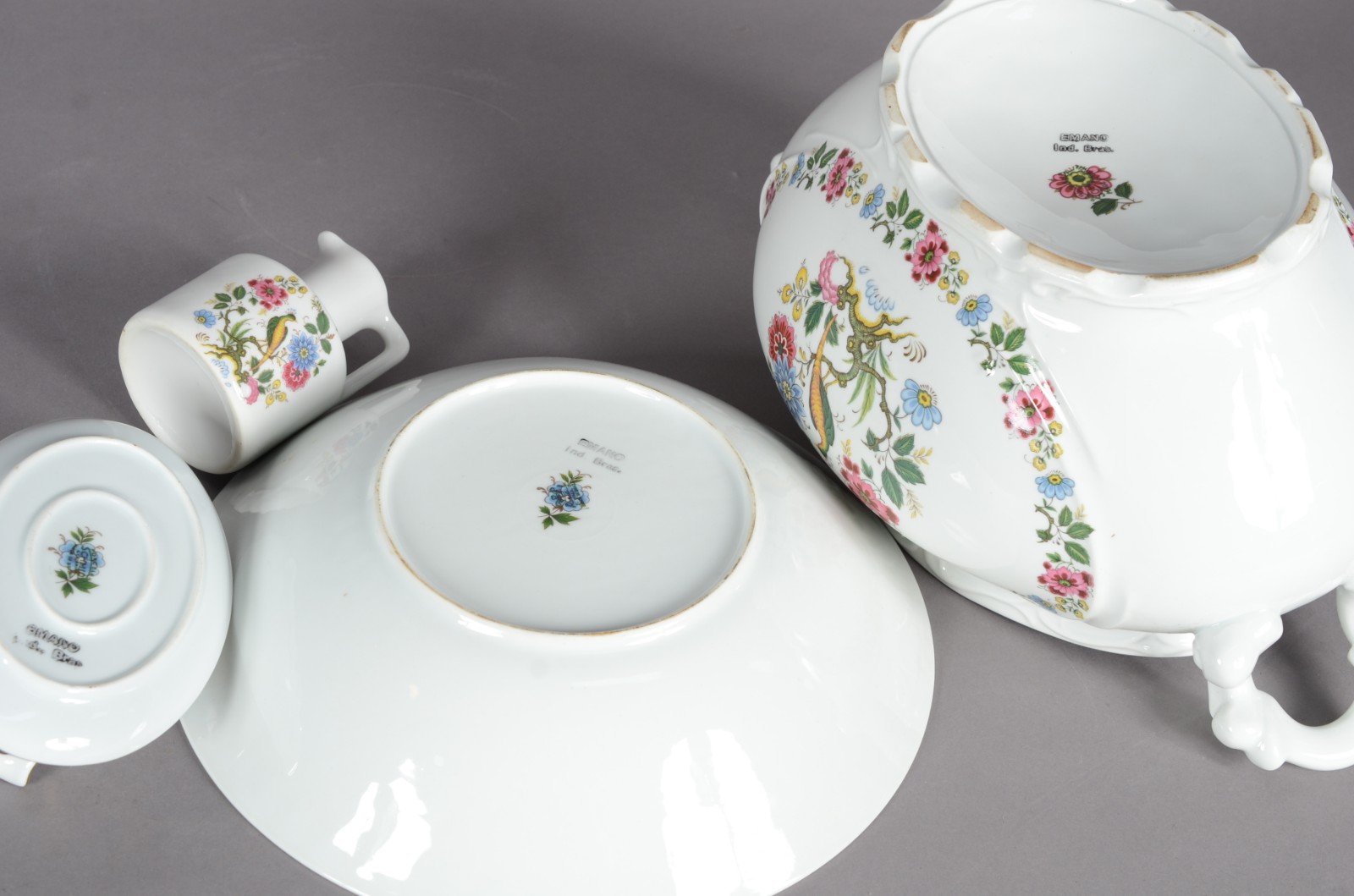 Serviço de jantar de porcelana "Emano", decorada com aves do paraíso... - foto 10 de 11