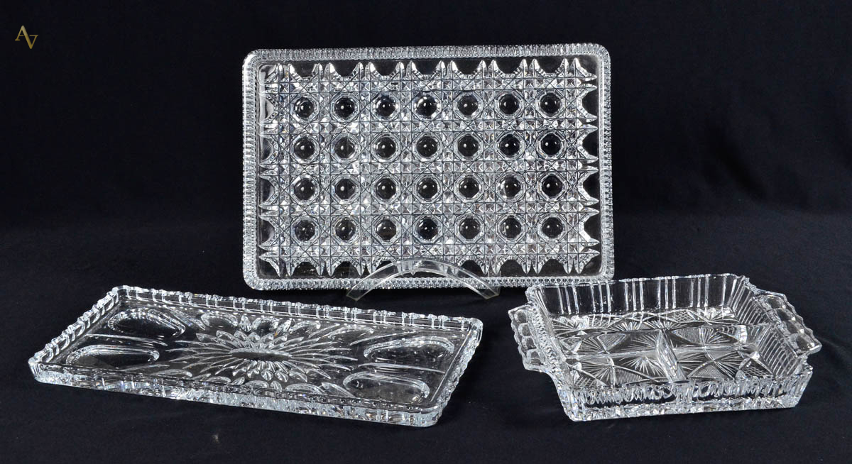 Duas travessas e 1 porta petisco em cristal.Med. 30 e 21 cm.