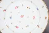 Serviço para chá de porcelana francesa "Mehun",... - Serviço para chá de porcelana francesa "Mehun", C.P. & Co. (Charles Pillivuyt), delicadamente decorada com pequenas flores em policromia e friso...